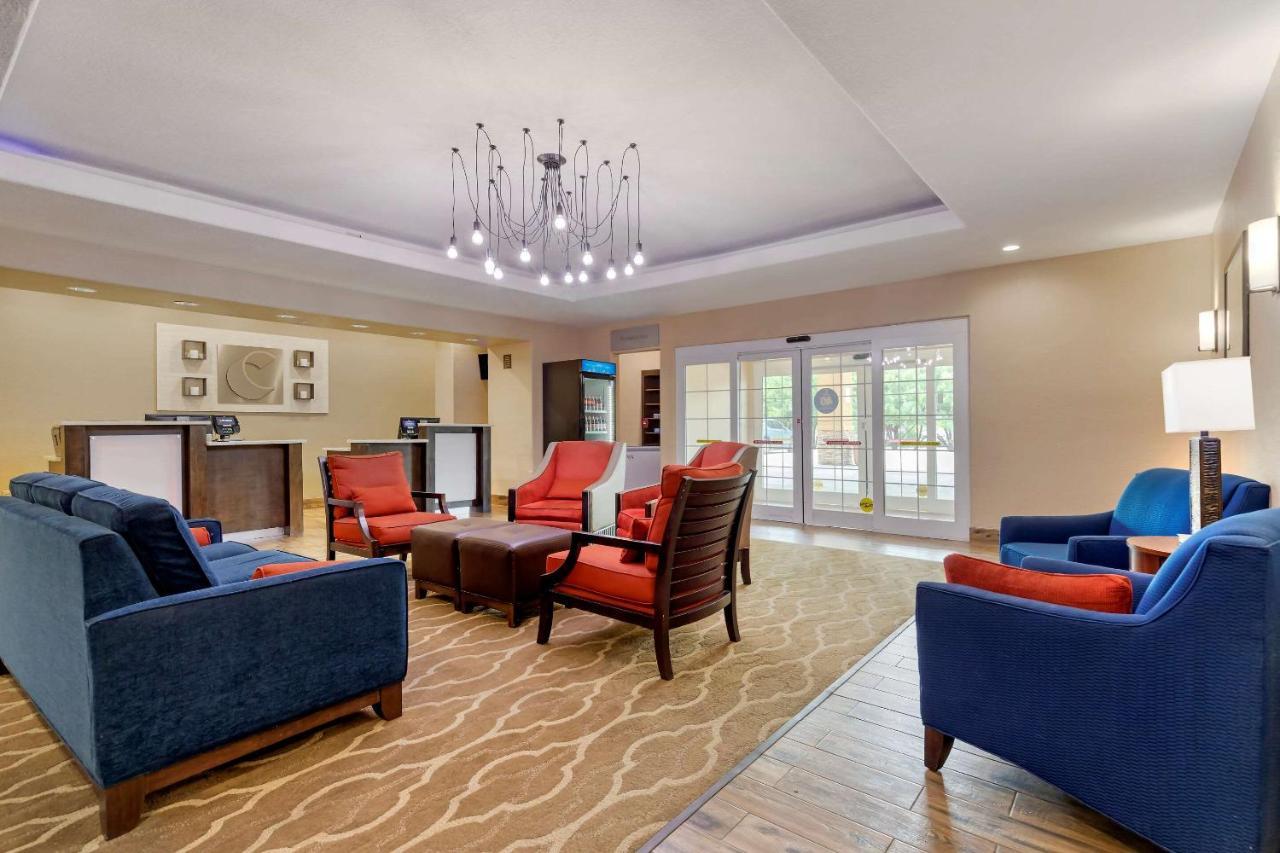 Comfort Inn & Suites Near Six Flags & Medical Center San Antonio Bagian luar foto