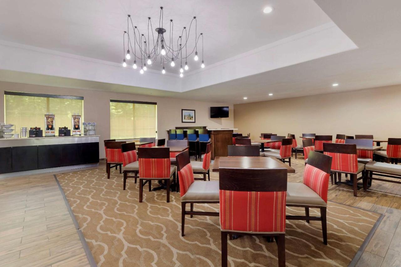 Comfort Inn & Suites Near Six Flags & Medical Center San Antonio Bagian luar foto