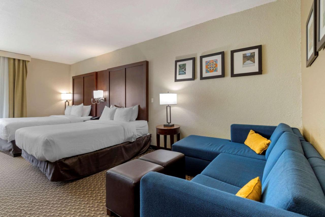 Comfort Inn & Suites Near Six Flags & Medical Center San Antonio Bagian luar foto