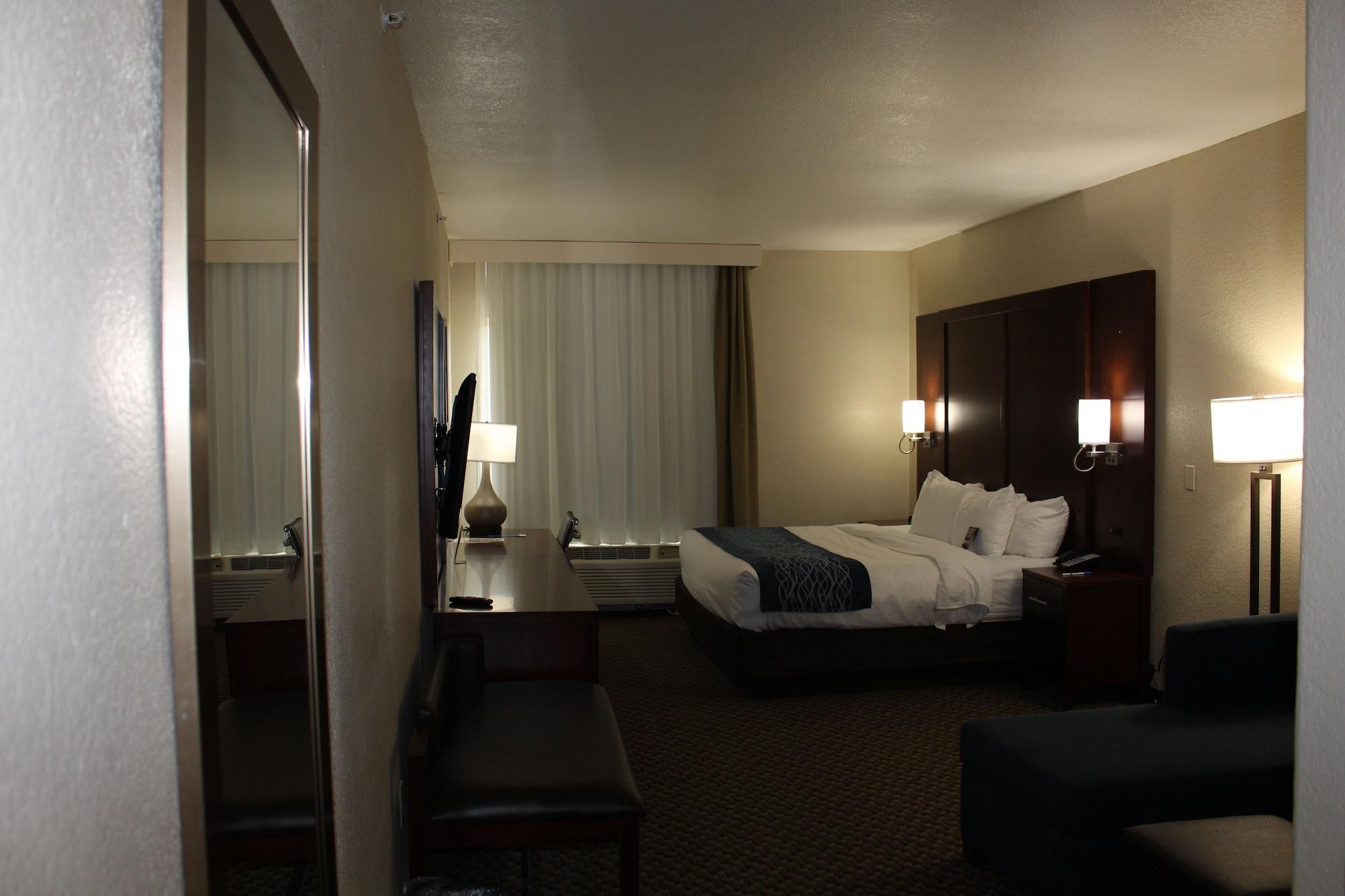 Comfort Inn & Suites Near Six Flags & Medical Center San Antonio Bagian luar foto