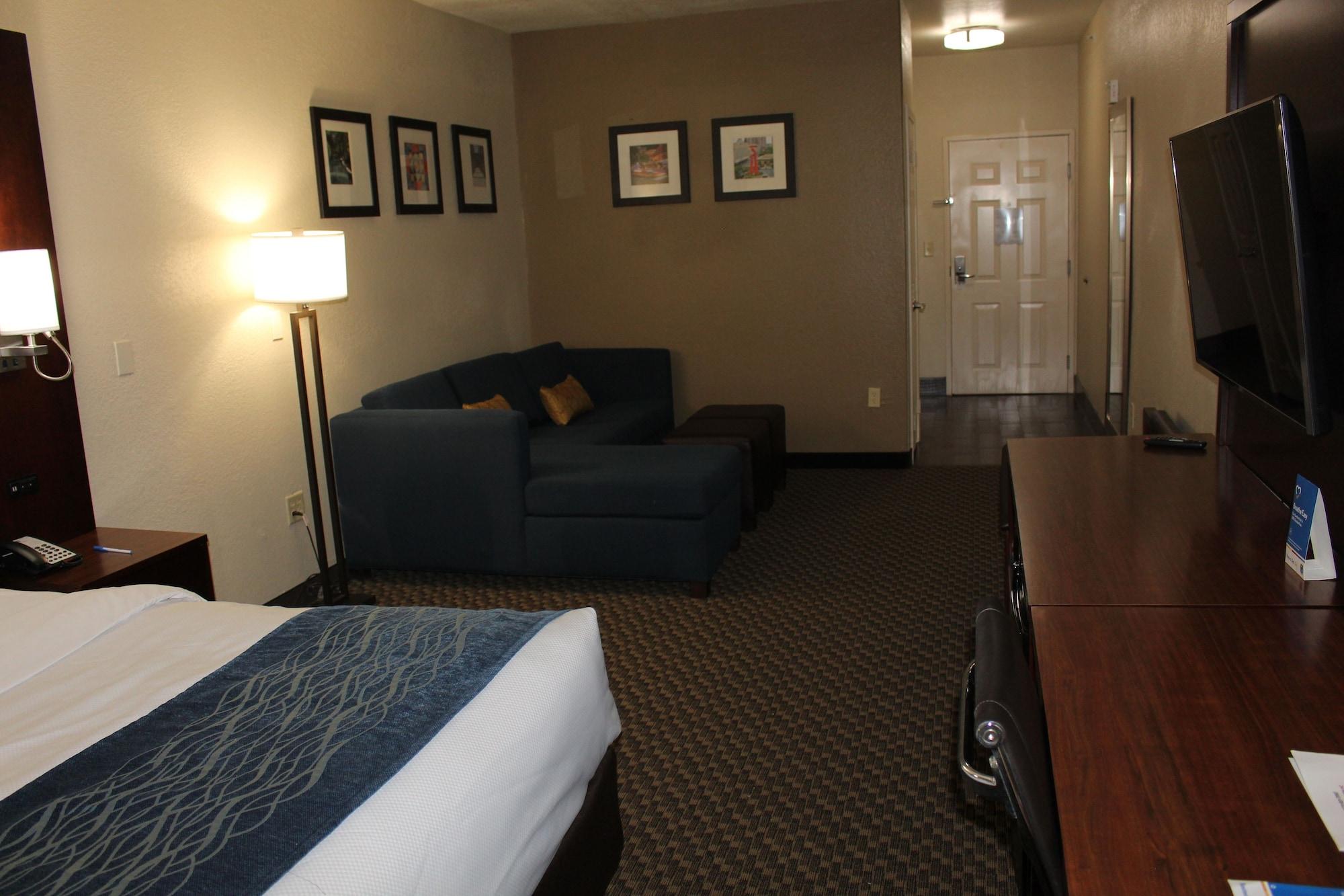 Comfort Inn & Suites Near Six Flags & Medical Center San Antonio Bagian luar foto