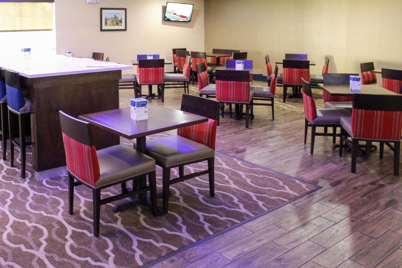Comfort Inn & Suites Near Six Flags & Medical Center San Antonio Bagian luar foto