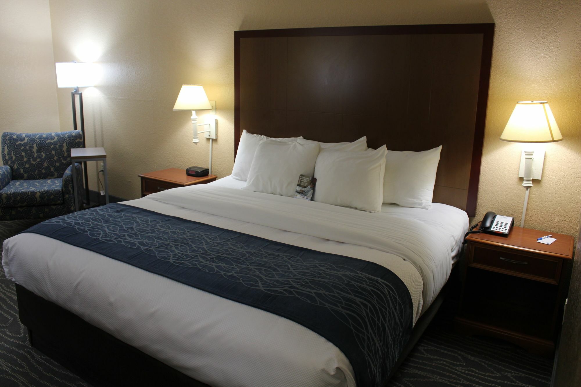 Comfort Inn & Suites Near Six Flags & Medical Center San Antonio Bagian luar foto