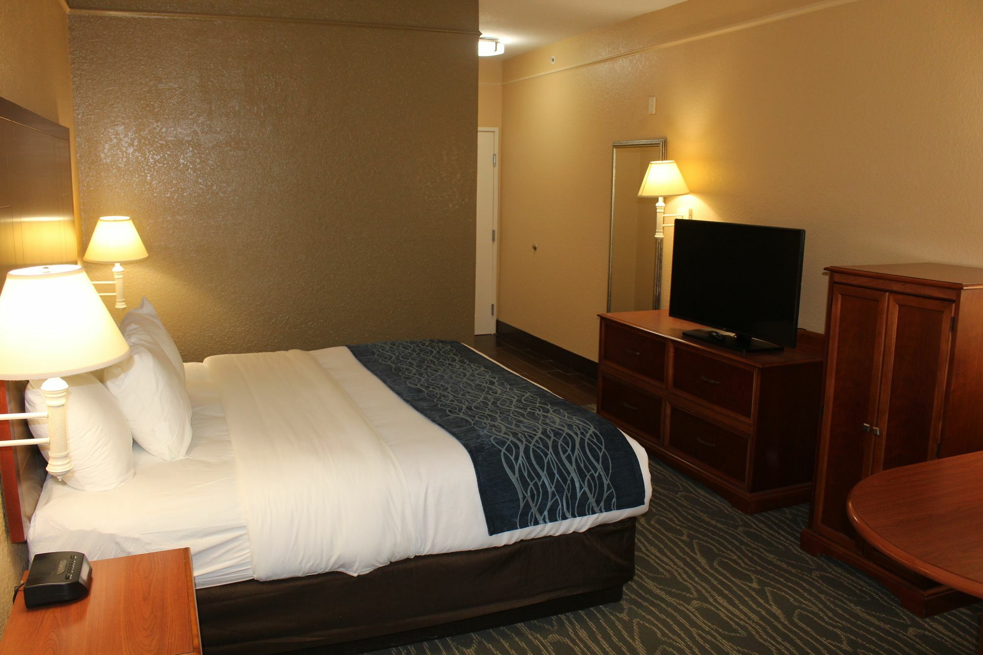 Comfort Inn & Suites Near Six Flags & Medical Center San Antonio Bagian luar foto