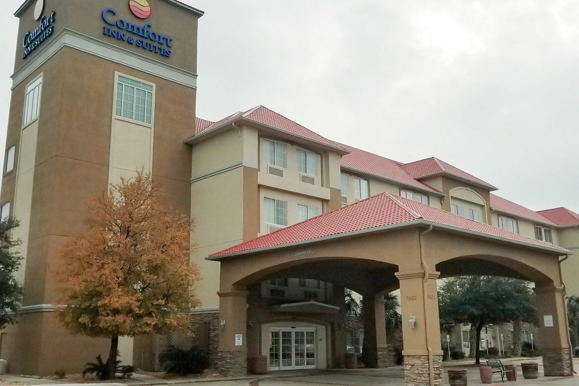 Comfort Inn & Suites Near Six Flags & Medical Center San Antonio Bagian luar foto